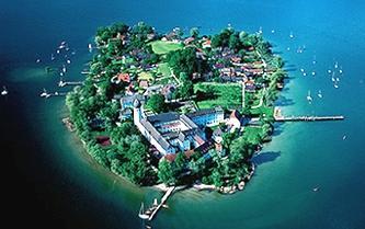 Отдых на озерах Германии. Остров Фрауэнинзель на озере Химзее.